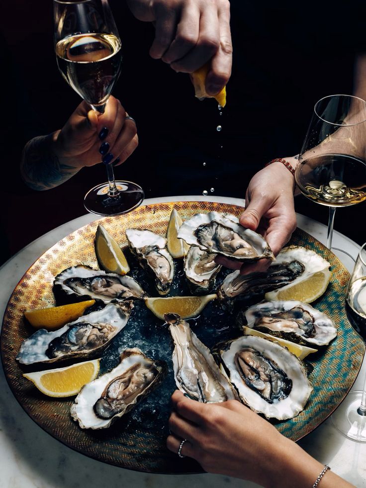 A taste of summer: opening of the Beef&Cake terrace, oyster evenings and carefree picnics